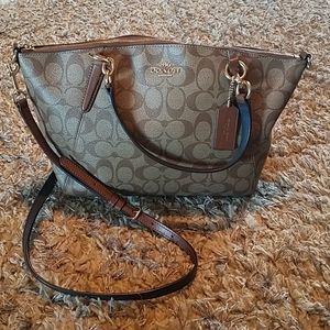 Coach handbag NEVER USED